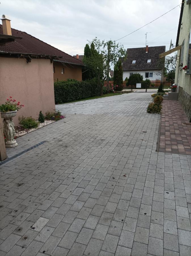 Csilla Apartman Balogunyom エクステリア 写真