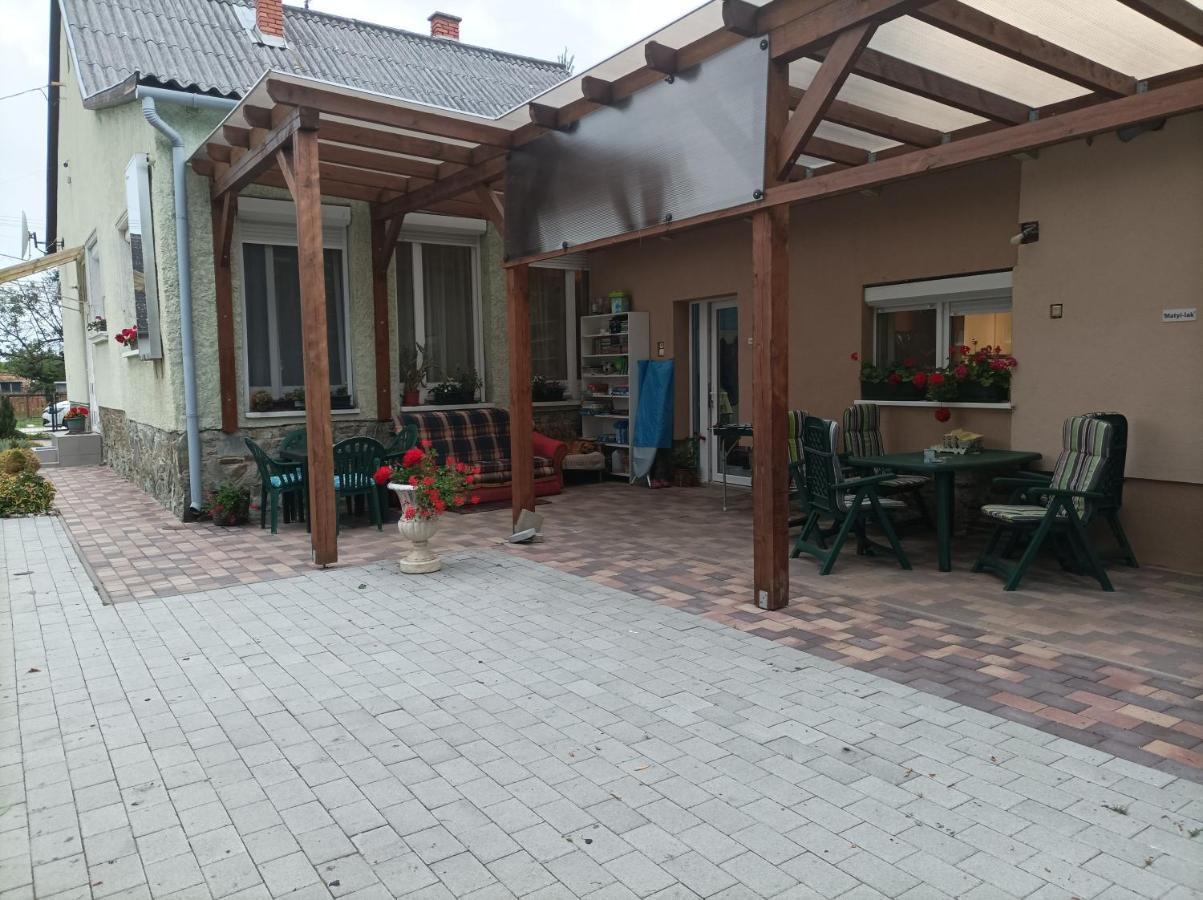 Csilla Apartman Balogunyom エクステリア 写真